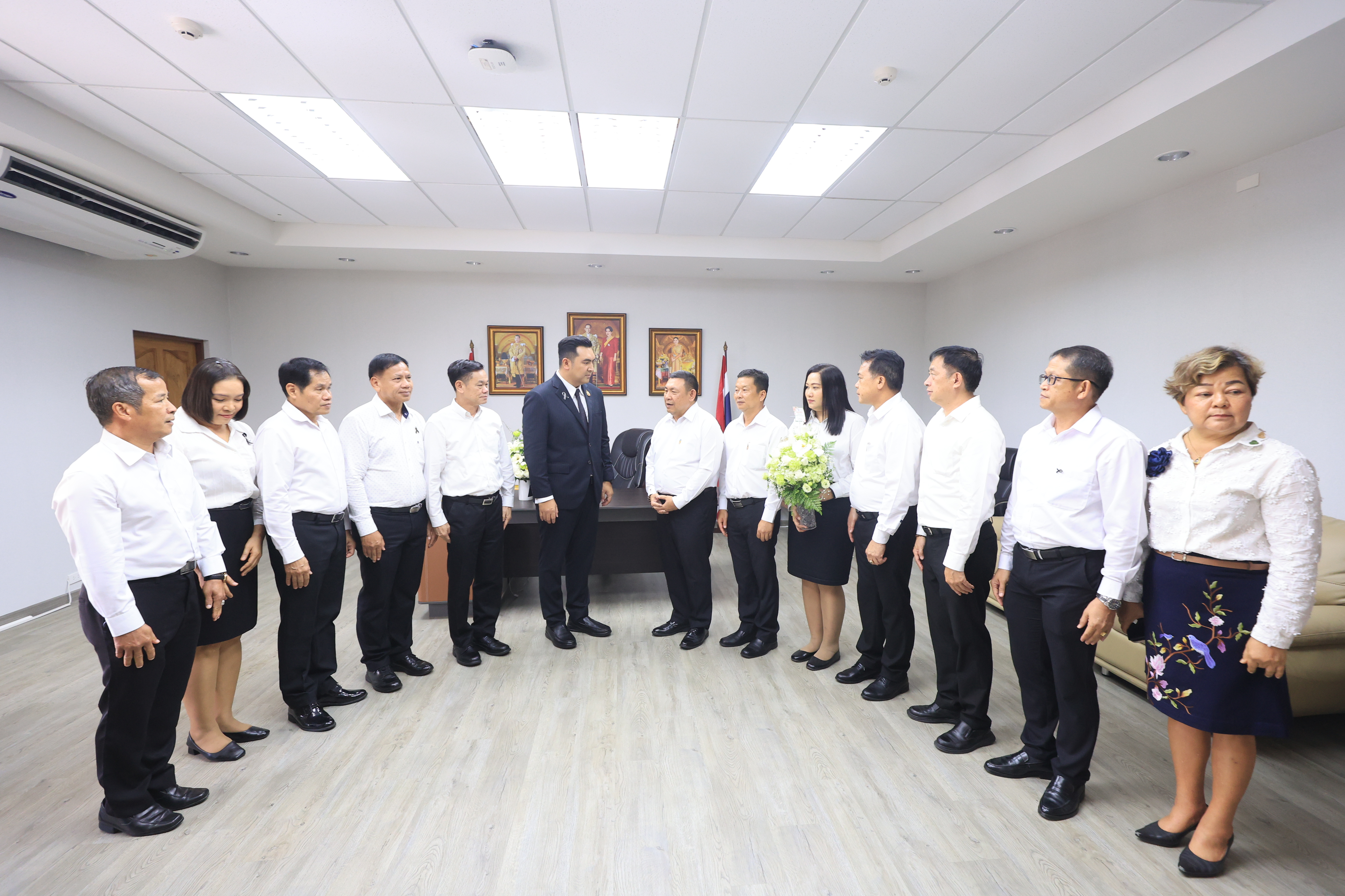 title - คณะผู้บริหาร ส.ป.ก. ร่วมแสดงความยินดีในโอกาสเข้ารับตำแหน่งของรัฐมนตรีว่าการกระทรวงเกษตรและสหกรณ์ และรัฐมนตรีช่วยว่าการกระทรวงเกษตรและสหกรณ์ 